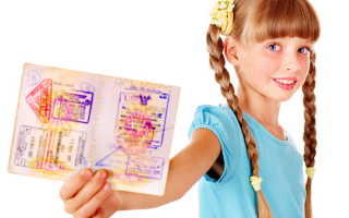 Должен ли у ребёнка быть собственный загранпаспорт