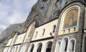 Чудотворный монастырь Острог, Черногория