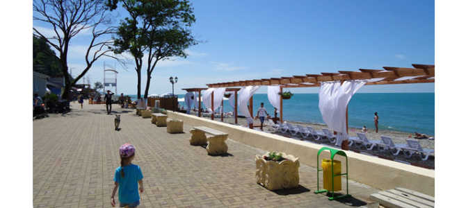 Изучаем курорт Вардане: новые фото поселка и пляжа, набережная, природа